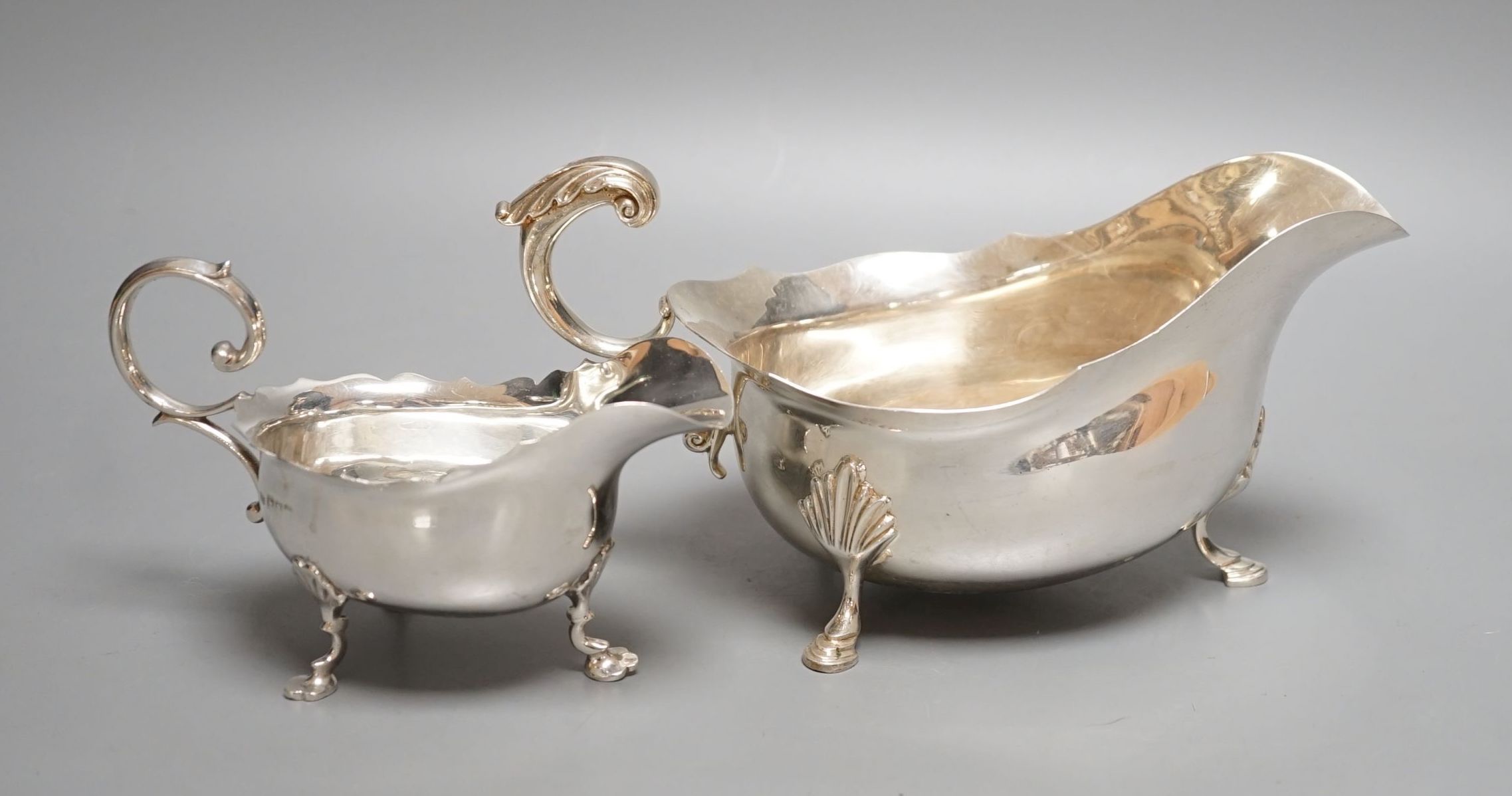 A modern silver sauceboat by Roberts & Belk and a smaller earlier silver sauceboat, 14.5oz.